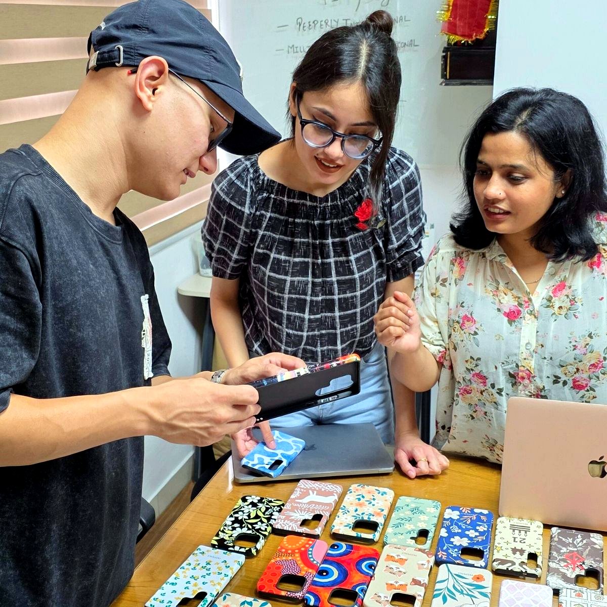Reviewing new Peeperly case designs